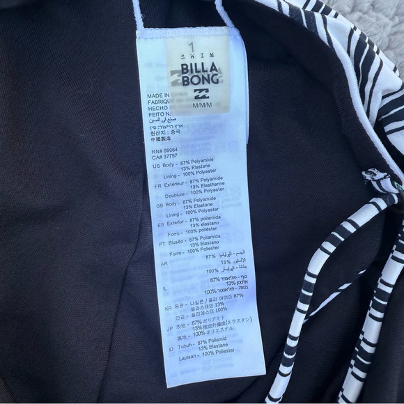 Billabong Women's Get in Line One Piece
Swimsuit - MEDIUM (Black/White) - Picture 5 of 11